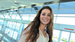 Flashes amateur teen