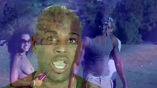 καυτές swingers που γλείφουν ο ένας τον άλλον και κάνουν σεξ μετά το πάρτι στην πισίνα