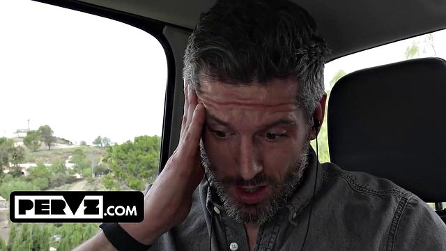 Katie Kush tradisce Mike Mancini con Lucas Frost in TS Trap