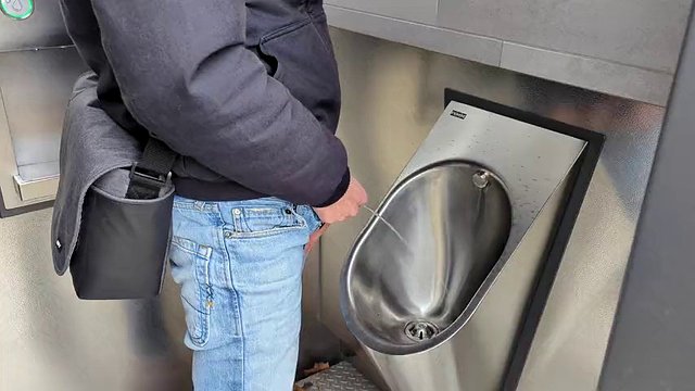 Orinando en la calle - compilación de meadas