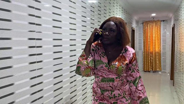 La divertente sorpresa del sabato di Creamyshuga: il sesso del cliente della banca Naija 1 ritorna per pompini intensi,