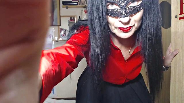 Der Arsch eines großärschigen italienischen Priesters wird nach einem verratenen Blowjob gefickt