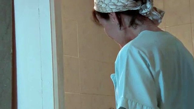 Criada francesa madura seduce al huésped