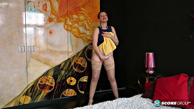 Curvy Redhead Lisa Pinelli Lesbian