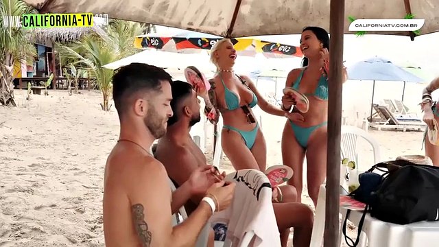 Hot influencer kisses married tourist on the beach in Brazil!