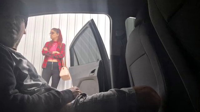 Kamuoyunda öğrenci için arabanın içinde riskli handjob