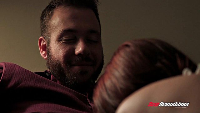 Chad White Creampies Andi Rye dans une baise profonde surprise