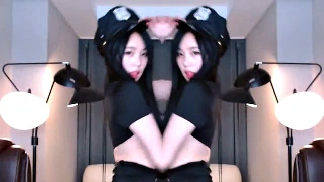 spogliarello coreano sexy camgirl uniforme