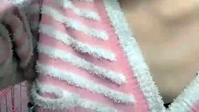 Highly recommended, [Freshman School Girl], shocked by the 18-year-old elementary school girl going into the sea, pure and cute, her boyfriend cums without a condom, the little pussy screams in China live broadcast (4)