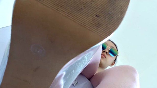 Bad female student-Annual Su Ya humiliates the dog buliang under her feet in the first perspective-180206