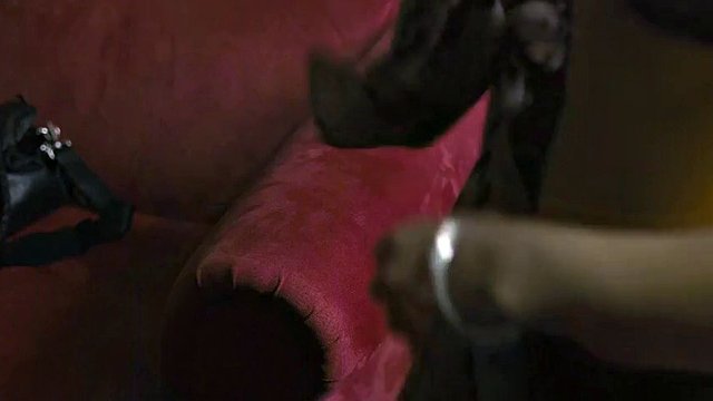 Talented actress Sarah Snook has a hot sex scene