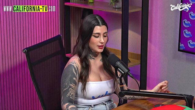 Lulu Valotta's Big Tits Lesbian ASMR Masturbation Fest