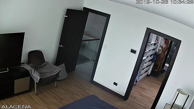 Catturato dalla telecamera IP con il culo grasso brasiliano, parte 4