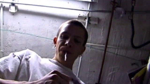 De volta a casa com uma nova revista pornô e uma garrafa de lubrificante, Shane vai até a lavanderia para verificar seu novo pano pornô e se masturbar. A pornografia deve ser boa porque ele rapidamente fica tenso e começa a se masturbar.