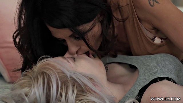 Mature Eva Long and Teen Annie Archer Pound Pussies on Open House Bedroom Tour