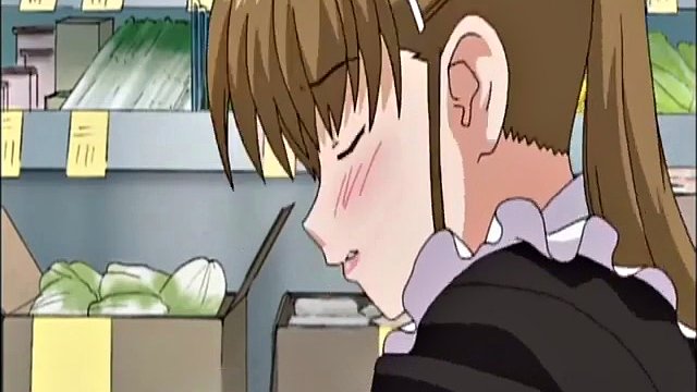 Pokojówka z anime dostaje mokrą cipkę podczas fantazjowania