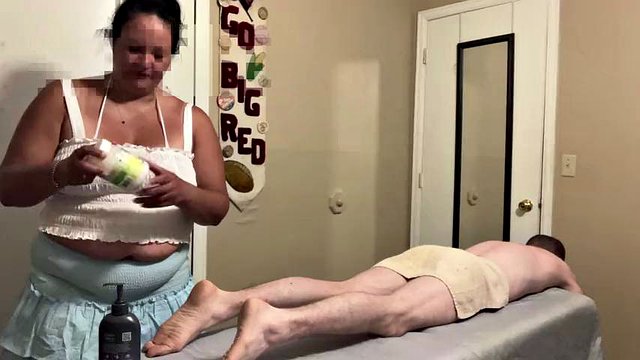 Tina Latina fa un massaggio