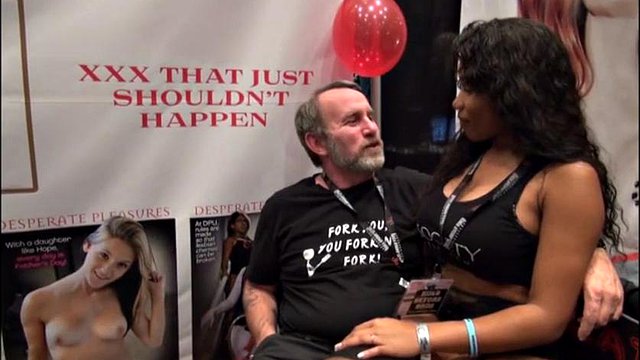 J3NNA F0XX SUCKS OLD WHITE COCK FOR MONEY: Blowjob, Ebony & Jenna Foxx Porn