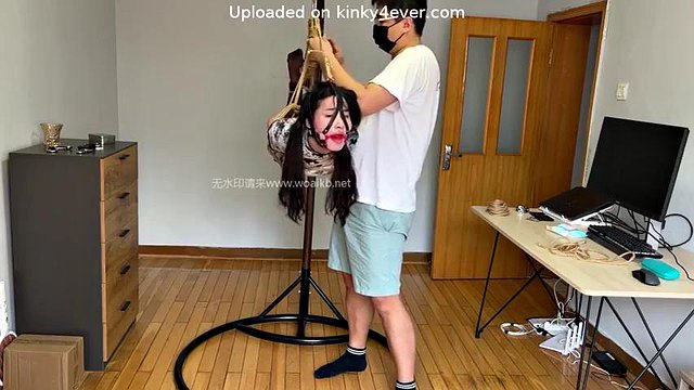 Suspensión china: porno duro, fetiche y bondage