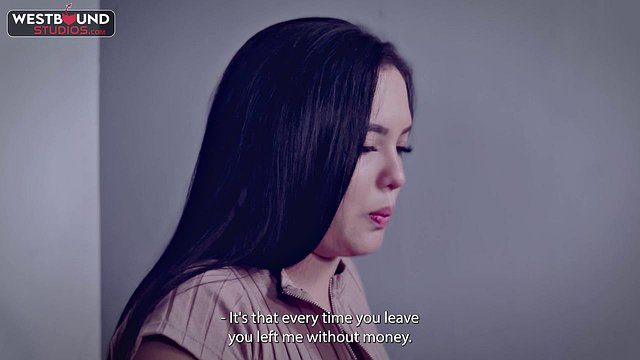 年轻的拉丁裔索菲亚·鲁伊斯在卧室里被一个完全陌生的人操