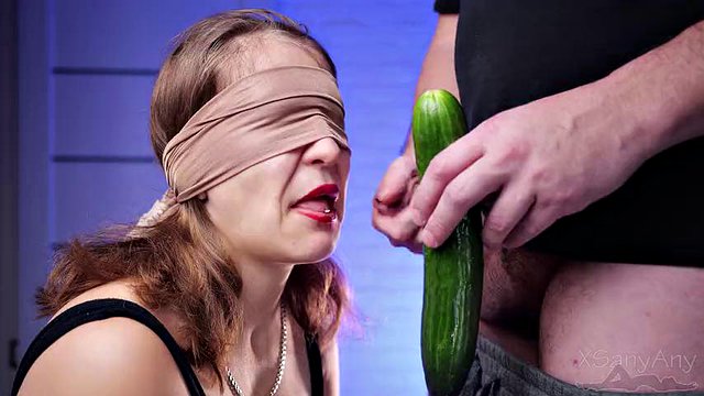 Seductive Blindfold Taste Game: Unexpected Deepthroat & Messy Swallow