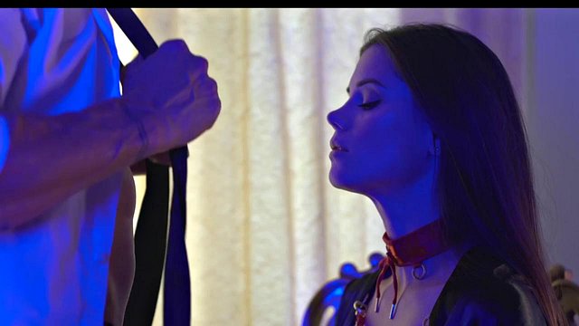 Alexis Crystal monta la polla de Charlie Dean después de una mamada