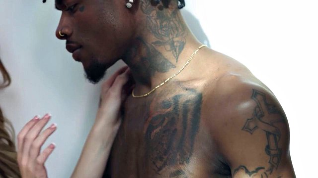 Big Assed Ebony Queen analyzuje MASSIVE Cock Tessa Thomas HardX - Isiah Maxwell