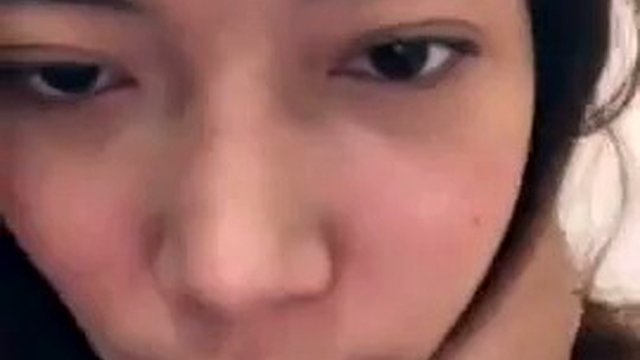 Puta indonesia se desnuda y provoca