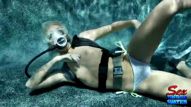 Scuba masturbation under the pool: Big Tits, Babe & Solo Porn