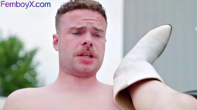 Outdoor amateur trap femboi dicksucking