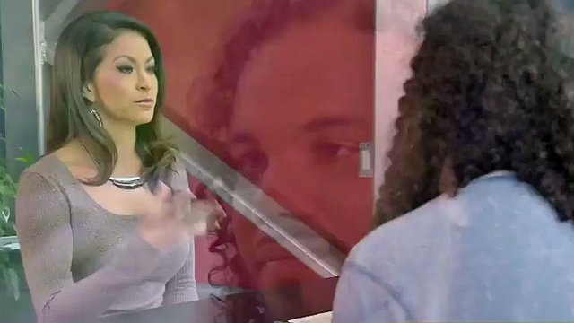 černý swinger manžel musí sahat na všechna prsa všech dam
