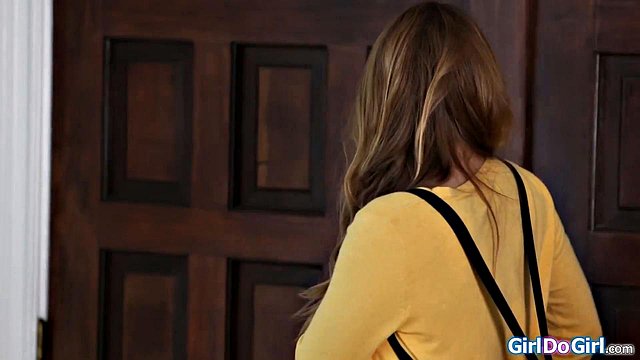 Stepsister Piper Perri Sniffs Carter Cruise's Fresh Panties