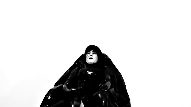 Travestito in lattice da solo
