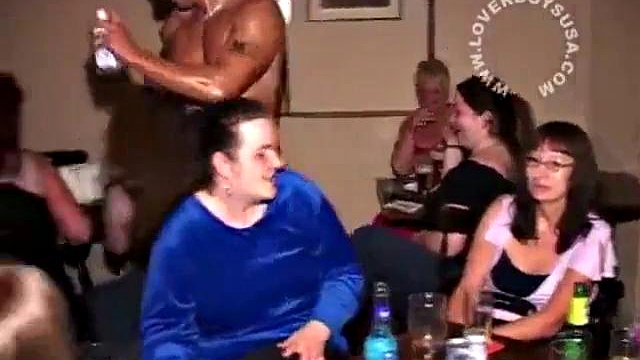 UK strippers: Striptease, Chaturbate & Vintage Porn