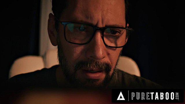 ČISTÝ TABOO Naivní Destiny Mira chytí strašidelného a přehnaně ochranitelského nevlastního tátu, jak rozhazuje kamery po domě: Porno