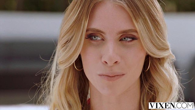 نائومی و آنیا، بازیگران BFF VIXEN، هم اتاقی خجالتی را به سه نفر جذب می کنند - آنیا اولسن