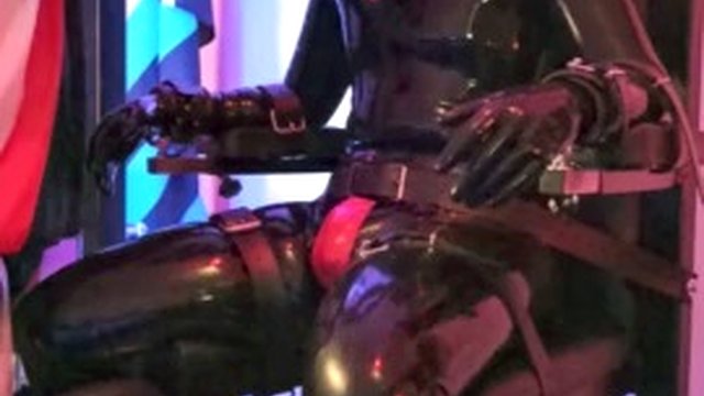 Breath Control, elettro e orgasmo rovinato per lo schiavo