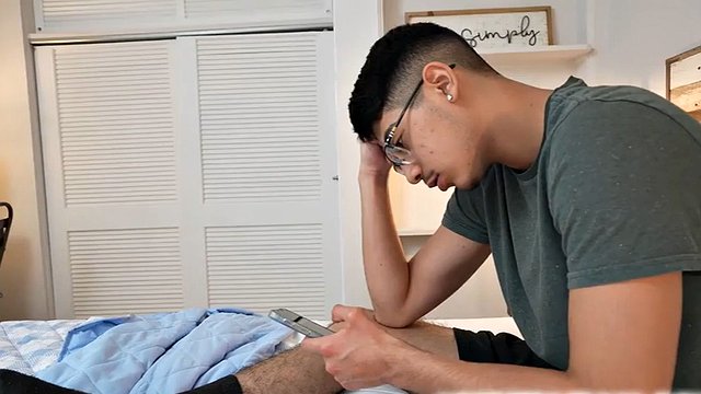 Stesønnen Diego vil gjøre hva som helst for sin hotte stemor Demi Diveena