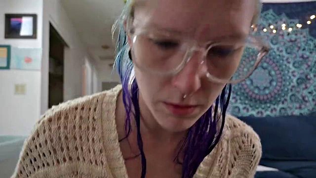 Missellie8 Rides Dildo in POV