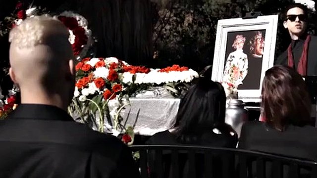 Mature widower fucks a goth girl during a funeral