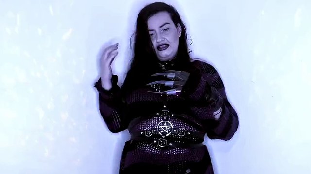 Vends-ta-culotte - Blowjob training for a submissive bitch like you by a French dominatrix with a strapon
