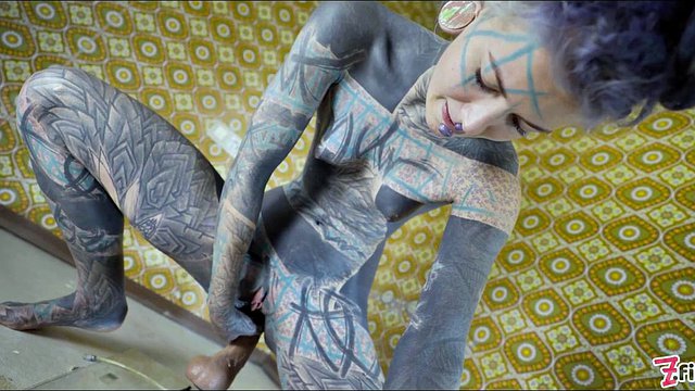 Tattooed Alternative Hentai Babe Pounds Giant Sex Toy