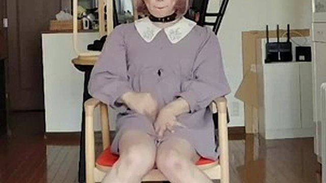 Japanese shemale cums and cums on the floor of her house