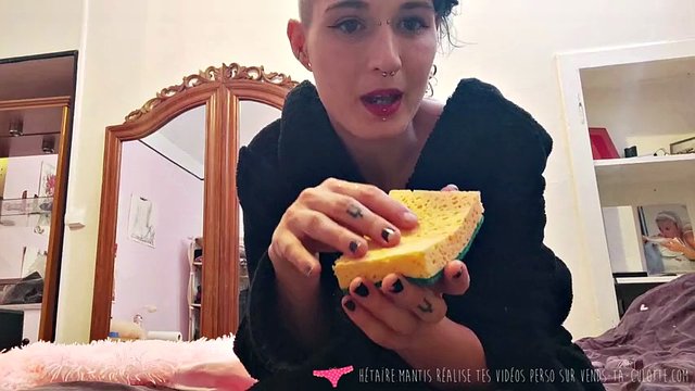 Vends-ta-culotte - JOI and CEI with a sponge by a young and sexy dominatrix