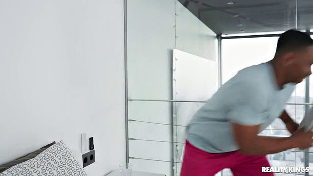 Amirah Adara Handjobs Jesus Reyes Big Cock Cumshot