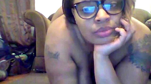 Sexy chubby black babe toys her horny pussy: Bongacams & Bbw Porn