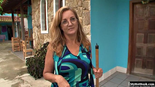 LA VERA NONNA SCOPA BENE: Grandi tette, culo grosso e porno pompini