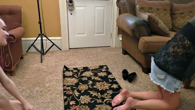 Lesbian Licking Delicious Smelly Mature Feet