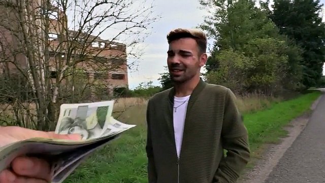 Gay europeo seducido follado al aire libre en el bosque por el agujero anal