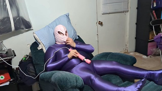 AMORESY glänzender Body, Windel und Vibrator für Atemspiele